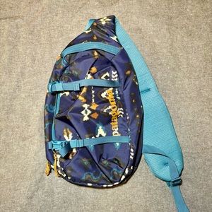 Patagonia Atom Sling 8L wandering woods print blue crossbody mini backpack